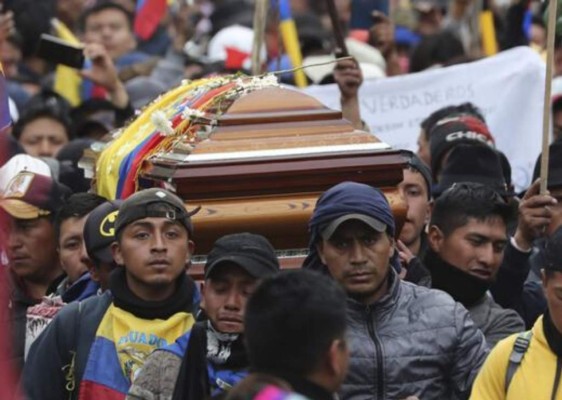 Bolivia: servicios fúnebres colapsados, velorio en la calle