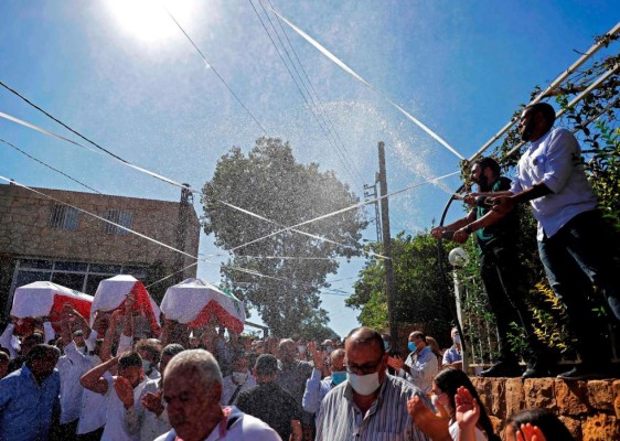 FOTOS: Tras explosión, libaneses huyen del dolor, la corrupción y la crisis política