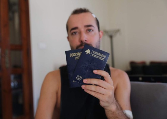 FOTOS: Tras explosión, libaneses huyen del dolor, la corrupción y la crisis política