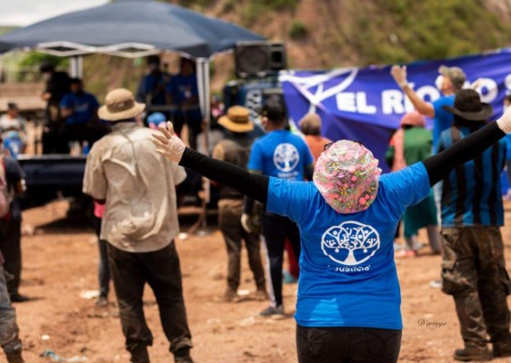 Familias del crematorio municipal reciben donativo de la iglesia de Dante Gebel&nbsp;&nbsp;