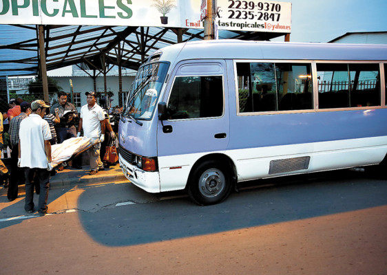Asesinan a mujer dentro de autobús en Tegucigalpa