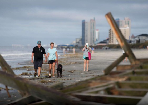 Isaías azota Carolina del Norte y hay riesgo de inundaciones mortales