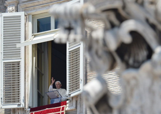 Papa acusa a pedófilos de 'socavar credibilidad de Iglesia' irlandesa