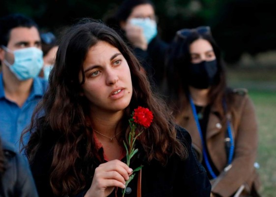 FOTOS: Llanto, shock y búsqueda de más víctimas en una devastada Beirut