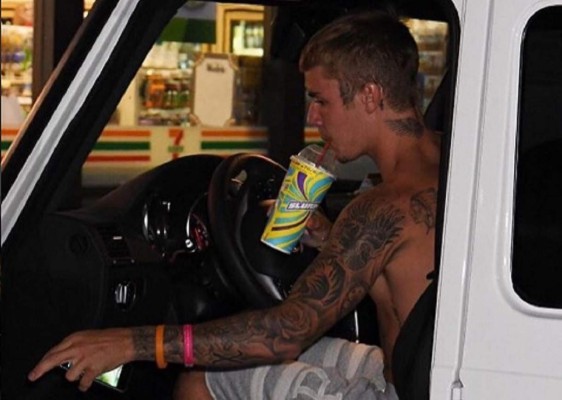 Justin Bieber atropella con su camioneta a un camarógrafo en Beverly Hills