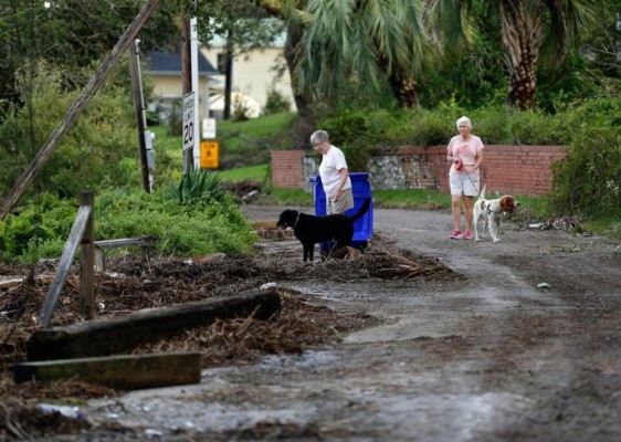 Isaías azota Carolina del Norte y hay riesgo de inundaciones mortales