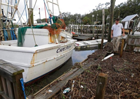 Isaías azota Carolina del Norte y hay riesgo de inundaciones mortales