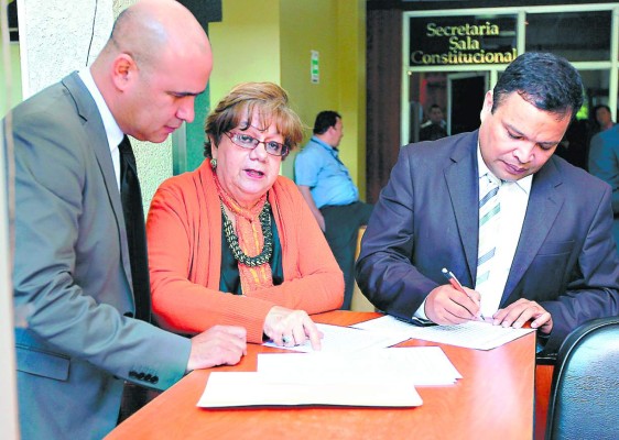 Solicitan denunciar e inhabilitar a 15 diputados