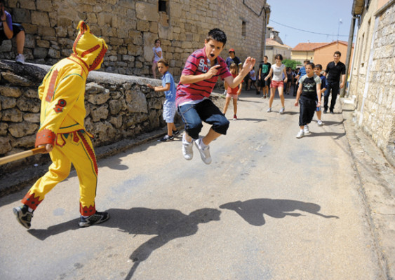 Bebés de Murcia a merced de El Colacho y El Atabalero