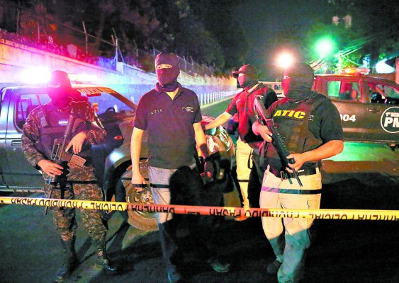 Comisión analizará listado de 1,400 policías