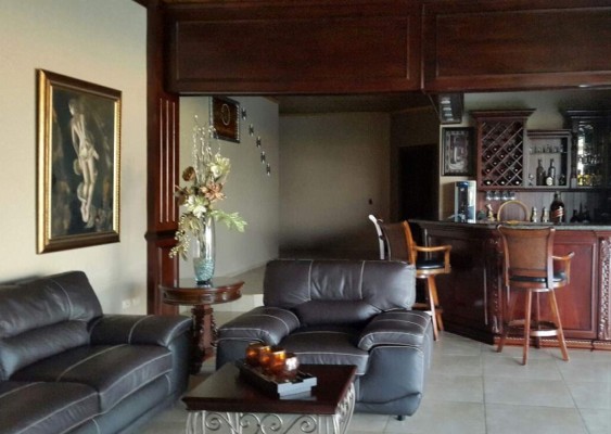 Allanan vivienda del alcalde de Yoro por sospechas de narcotráfico