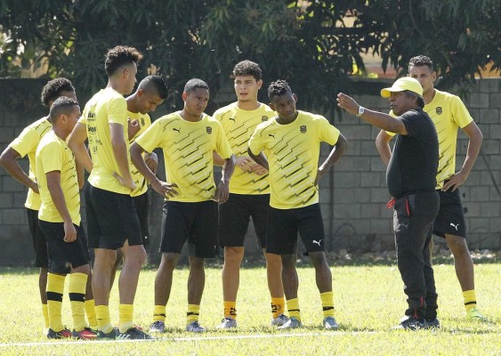 Real España le ganó 3-1 al CD Vida en el estadio Morazán de San Pedro Sula y es líder
