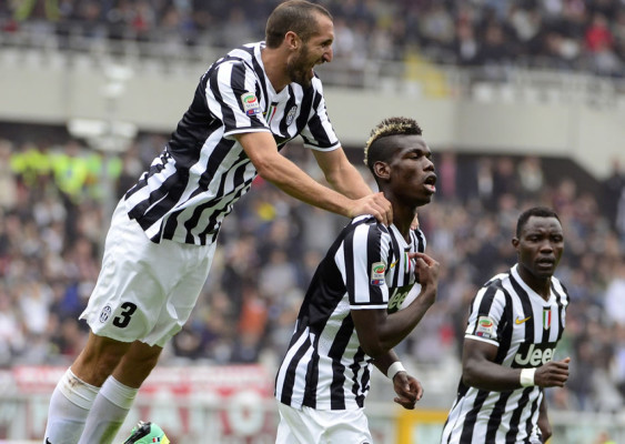 Juventus ganó el derbi turinés con polémica