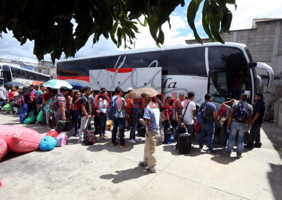 Masiva salida de viajeros en inicio de Feriado Morazánico