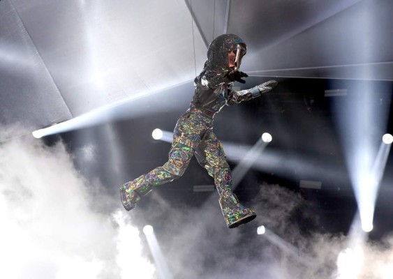 La espectacular entrada de Katy Perry en los premios MTV Video Music Awards