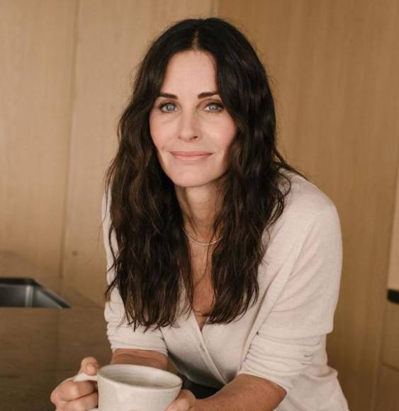 Antes y después de Courteney Cox tras la cirugía que la dejó luciendo “extraña”
