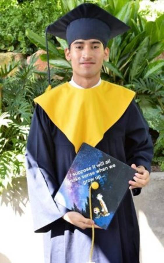 Seniors de La Estancia School celebran juramentación