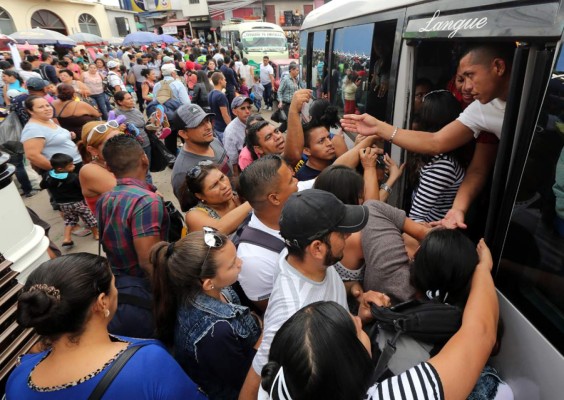 Honduras: Abarrotadas terminales de buses por salida de veraneantes