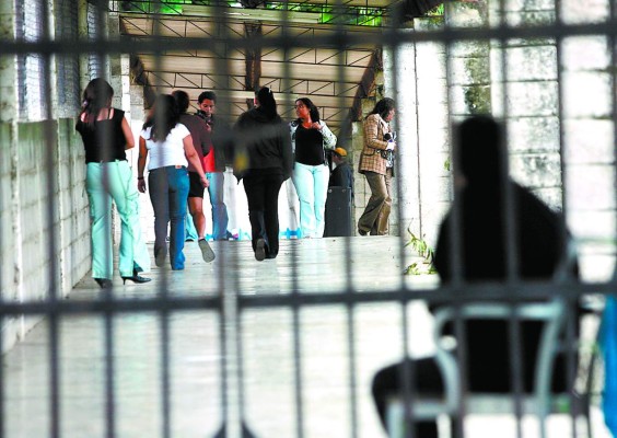 Amplían medidas de seguridad a Erika Bandy, esposa de Magdaleno Meza