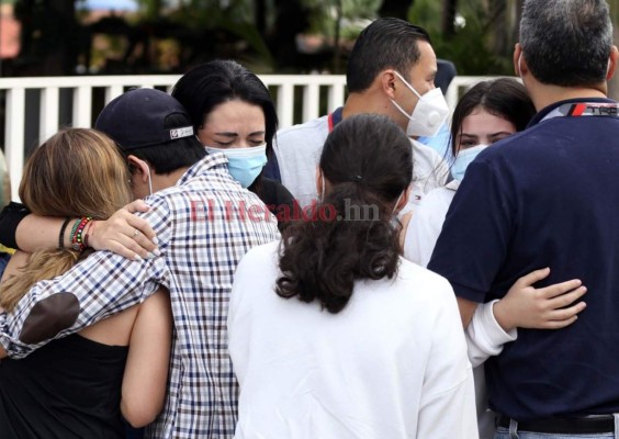 Mujer acusada del asesinato de su esposo se quebró en llanto en la escena del crimen (Fotos)