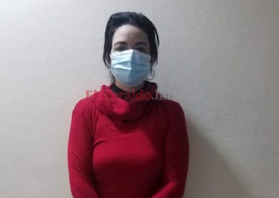 Mujer acusada del asesinato de su esposo se quebró en llanto en la escena del crimen (Fotos)