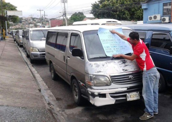 Rapiditos 'brujos' paralizan labores pidiendo legalización
