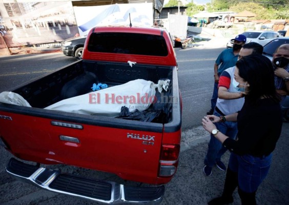 Mujer acusada del asesinato de su esposo se quebró en llanto en la escena del crimen (Fotos)