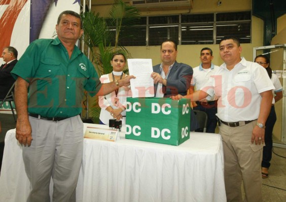 Honduras: Llegan al TSE primeras planillas de candidatos a cargos de elección popular