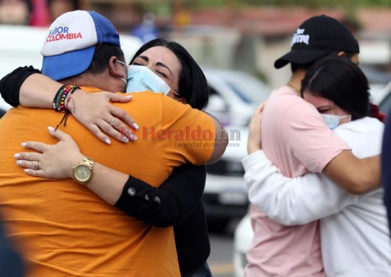 Mujer acusada del asesinato de su esposo se quebró en llanto en la escena del crimen (Fotos)