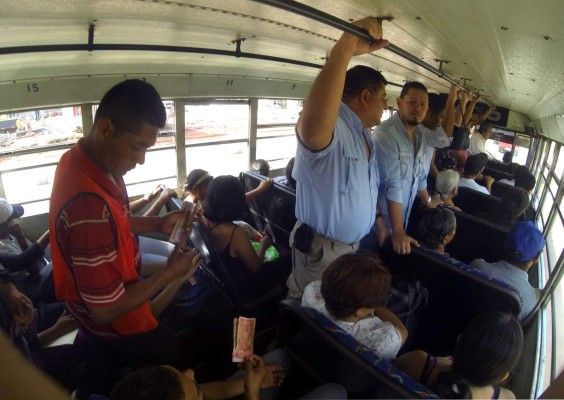 El director de Transporte padece suplicio del servicio