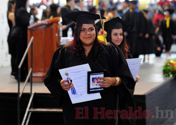 FOTOS: UNAH gradúa 1,321 nuevos profesionales en solemnes ceremonias