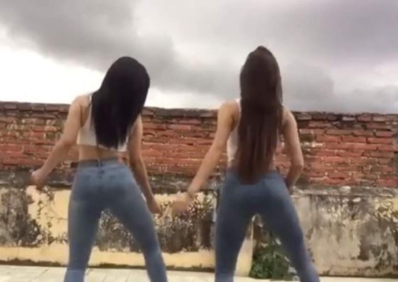 ¡Infartante! El sensual baile entre Ónice Flores 'Campanita' y su amiga Lissy Ayala