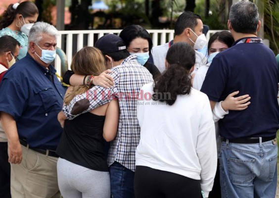 Mujer acusada del asesinato de su esposo se quebró en llanto en la escena del crimen (Fotos)