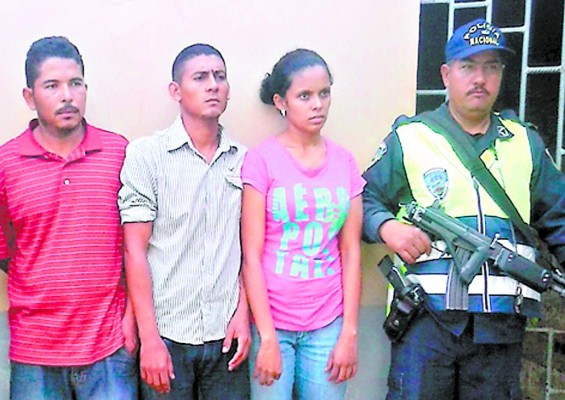 A la cárcel padre y sospechosos de matar a niña