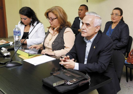 Cita a exdirectivos tras Semana Santa