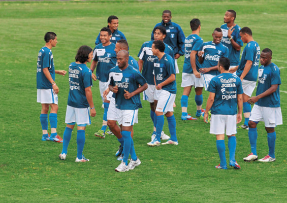 Honduras golea 3-0 a El Salvador previo al debut ante Panamá