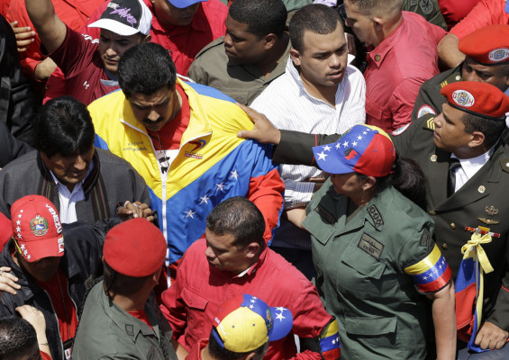 Cortejo fúnebre de Chávez inicia recorrido en Caracas