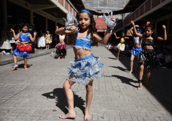 Escuela realiza su propio lanzamiento