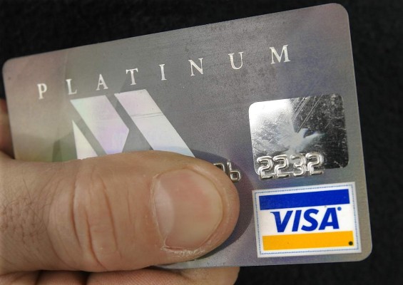 Combatirán fraudes en tarjetas