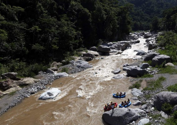 Adrenalina pura en el rafting del Río Cangrejal