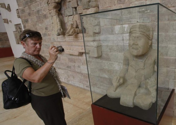 Un recorrido por las piezas originales en el museo de la escultura.
