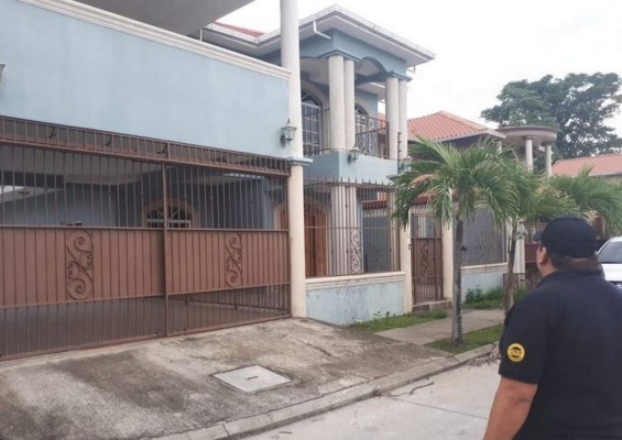 Medicamentos e insumos médicos entre bienes hallados a policías acusados de sobornos