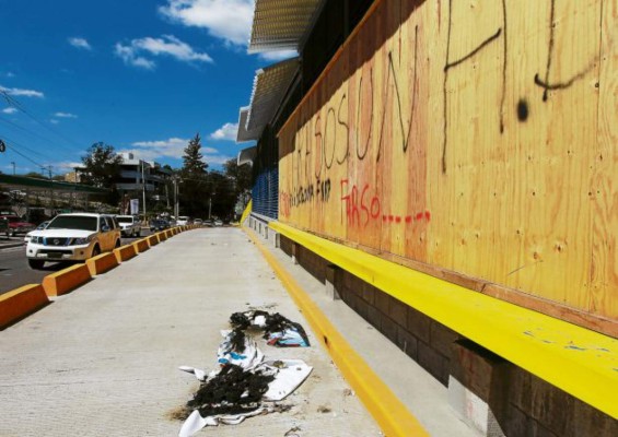 Líderes de Libre deben pagar por daños