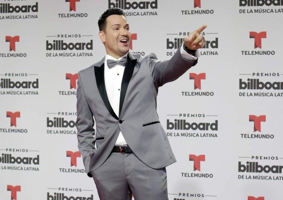 Las estrellas de la música Latina engalanan la Alfombra Roja de Los Billboard