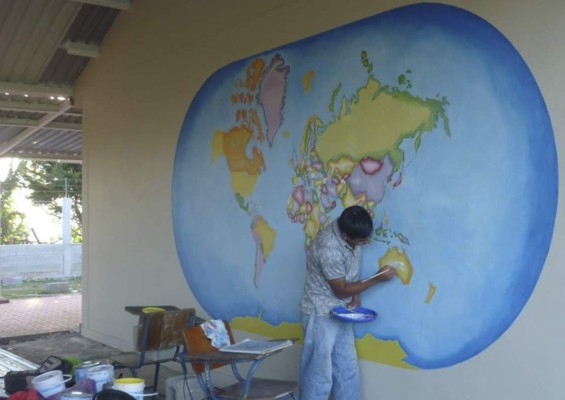 Maestros creativos del pincel que llenan de color a La Paz