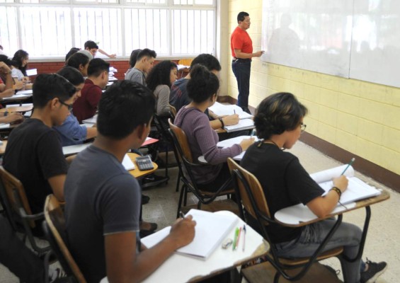 Puestos docentes y administrativos a concurso en la UNAH