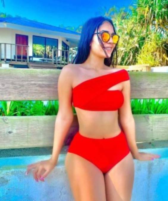 ¿Son pareja? Hermosa presentadora hondureña y delantero de Jamaica coquetean   