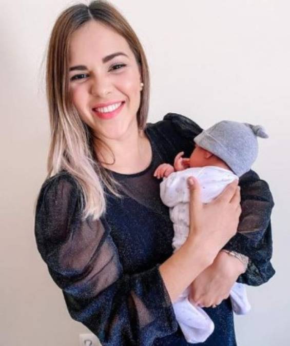 Así disfruta Anita, hija de Cash Luna, su etapa como mamá