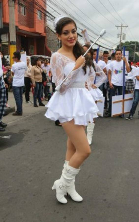 Bastoneras, dueñas de la pasarela cívica