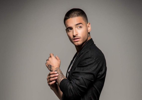 Video: Maluma besa sensualmente a una fanática durante concierto en Puerto Rico